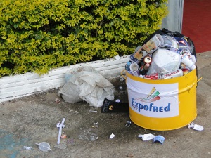 Lixeiras são importante, mas a conscientização dos visitantes é essencial.FOTO RAFAEL FRANCESCHET