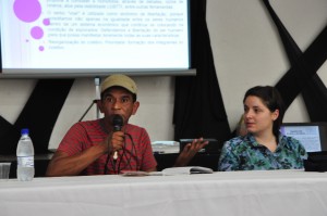 2 Nei D'Ogun e Bárbara Zen durante palestra. Foto: Turma 20.