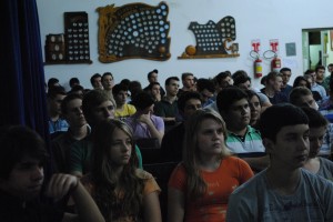 O evento contou com grande público e conseguiu despertar o interesse dos acadêmicos pelos temas abordados. Foto: Eveline Drescher. 