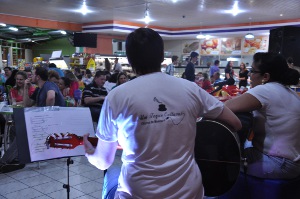 Primeira noite do Recital da Oficina de Música Um Toque Cultural lota Cia dos Pães com apresentações. Foto: Naiumy Roani.