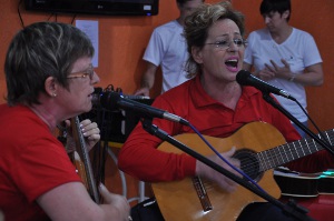 A primeira noite de apresentações traz os alunos adultos ao palco. Jovens e crianças se apresentam quarta e quinta-feira, respectivamente. Foto: Naiumy Roani.