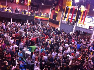 Na 2° noite, o pavilhão lota e a festa contagia á todo que estão presentes (Foto: Michélli Bokorni)