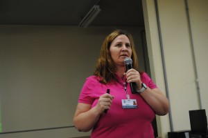 A palestrante fez sua fala de modo que os alunos pudessem entender sua abordagem. Foto: Carine Zandoná Badke