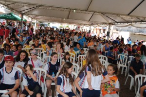 Numeroso público que esteve presente na feira. Foto: Carine Zandoná Badke