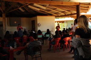 Muitos estudantes assistiram ao debate entre as chapas. Foto: Eveline Drescher.