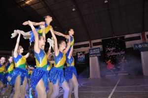 saltos, perfomances, giros e trabalho em grupo deram um incremento especial à patinação. Foto: Adriano Dal Chiavon