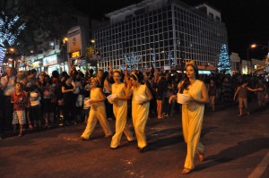 O desfile foi marcado pelas fantasias das crianças. Foto: Rafaela Forchesatto.