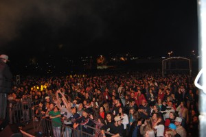 Público dançou animado ao som da Banda Comunidade Nin-Jitsu  Foto: Bruna F. dos Santos