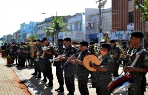 Banda da 3ª Divisão do Exército de Cruz Alta animou as atividades cívico-sociais na Praça da Matriz Foto: Adriano Dal Chiavon