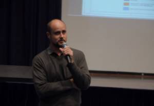 Alberto Wolle, arquiteto e membro do comitê de acessibilidade da UFSM, palestrou sobre problemas e alternativas de barreiras arquitetônicas, para estudantes de Engenharia Civil e Arquitetura e Urbanismo da URI/FW. Foto: Cleusa Jung.