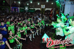 Animação dos blocos durante os bailes.  Foto: Facebook Oktoberfest Panambi