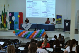 Fábio Pelinson e Leandro Kempka egressos da UFSM/FW do curso de Jornalimso / Foto: Eduarda Wilhelm Possenti