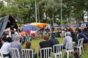 Em roda de conversa Estadunidenses conta sobre  luta contra o capitalismo(Foto: Diane Arend)