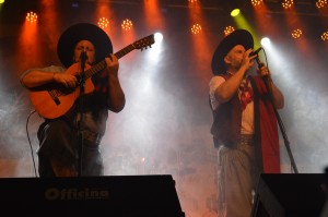 A dupla César Oliveira e Rogério Melo animou o público presente Foto: Cleusa Jung