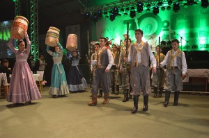 Apresentação da Invernada Artística do CTG Sinuelo da Querência, de Palmeira das Missões Foto: Cleusa Jung