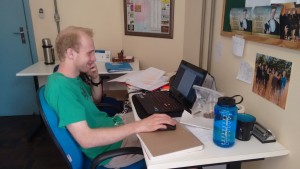 John Stolzle, vindo do Kansas, exercendo suas atividades do mestrado em Agronomia na UFSM campus Frederico Westphalen