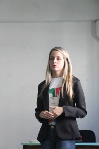 Carolina Rebellato representou seu grupo da campanha Abrace a Cidadania Foto: alunos de Publicidade e Propaganda Univille