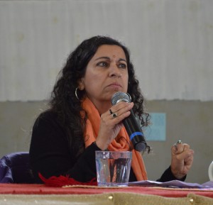 A jornalista Elaine Tavares ressalta a importância de a juventude se apropriar dos meios de comunicação. Foto: Julia Saggioratto.