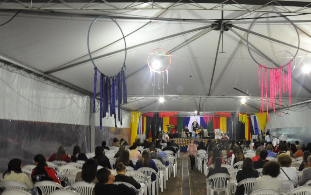 Centenas de pessoas acompanharam o último dia da feira do livro. Foto: Guilherme de Vargas