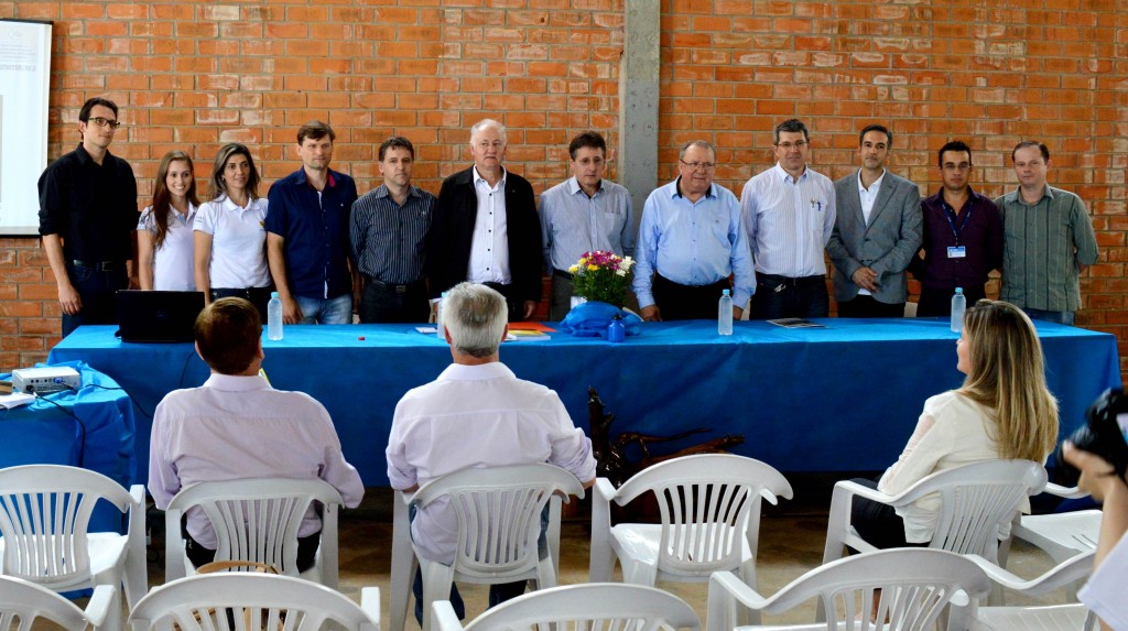 Professores e pesquisadores presentes no debate sobre agricultura familiar / Foto: Cleusa Jung