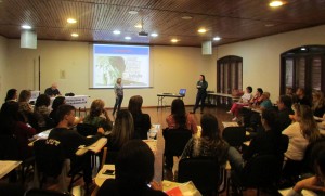 As palestrantes destacam a importância e a dificuldade de se falar de trabalho no ambiente de trabalho Foto: Naiumy Roani