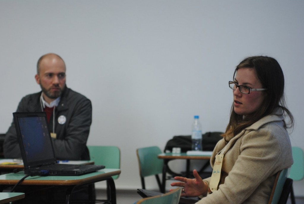 No GT 2 Tatiane Milani apresenta o trabalho "Igreja Católica e midiatização: uma análise da comunicação nos papados de 1978-2016" (foto: Ramon Mendes)