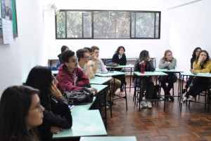 Estudantes debatem assuntos como: A violência contra mulher, Feminismo e Cultura do Estupro (foto: Andriéli Bertó)