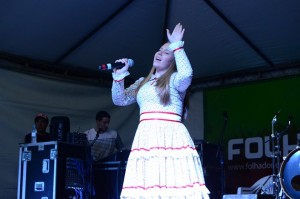 Lavinia Dorneles encantou o público cantando Marias Gaúchas. Foto: Bruna Bonadeo